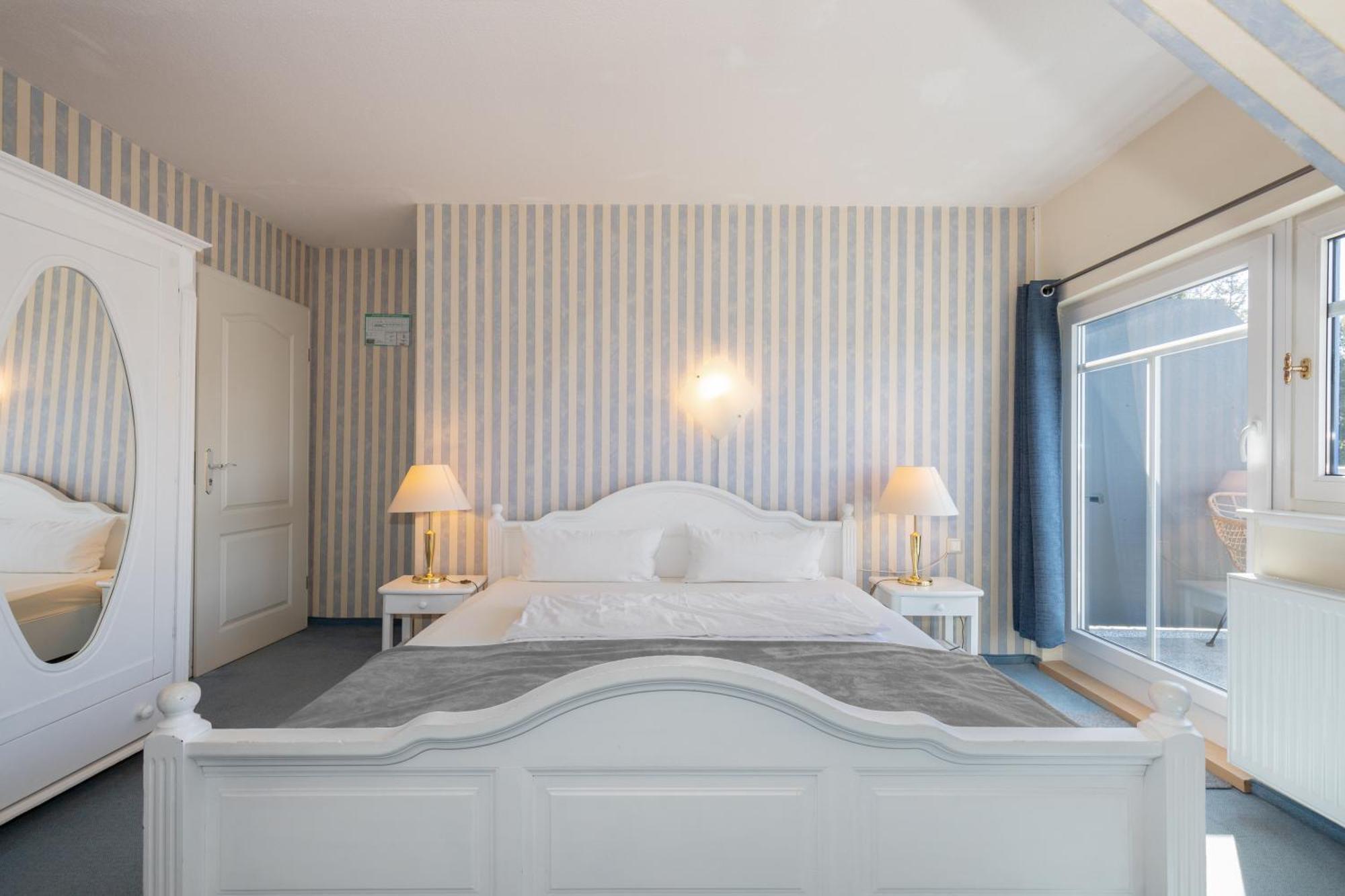 Hotel Klaus Stoertebeker 拉尔斯维克 外观 照片